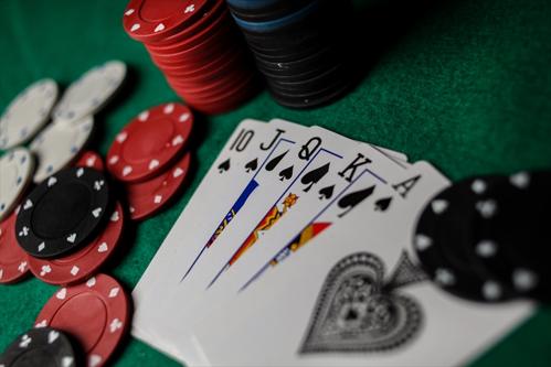 ポーカー ストレート 確率の計算方法と戦略