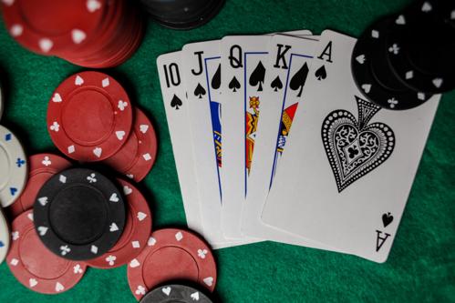 ポーカー ストレート 確率の計算方法と戦略