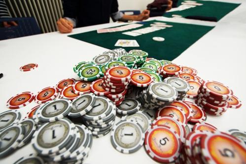 ポーカーの役なし確率とチェンジの影響